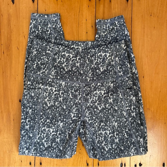 Varley Let's Go Leggings Ebony Blue Cheetah - Picture 3 of 4